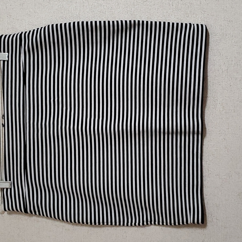GAP women black and white stripes skirt M